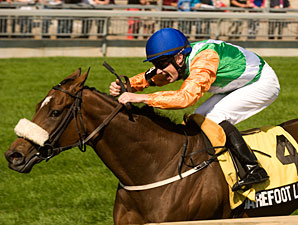 Barefoot Lady Kicks in Late for Canadian Win Barefoot Lady Kicks in Late for Canadian Win