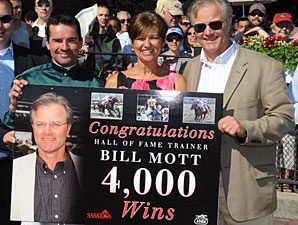 Mott Saddles 4,000th Winner Mott Saddles 4,000th Winner