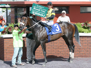 Jockey Cruz Gets 2,000th North American Win Jockey Cruz Gets 2,000th North American Win