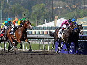 Dancing in Silks, 25-1, Pulls Sprint Upset Dancing in Silks, 25-1, Pulls Sprint Upset