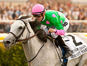 Discreet Marq Tops Talented Group in Pebbles Discreet Marq Tops Talented Group in Pebbles