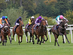 Emulous Flies to Victory in Matron Stakes Emulous Flies to Victory in Matron Stakes