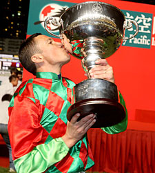 Dettori wins Hong Kong Jockeys' Challenge Dettori wins Hong Kong Jockeys' Challenge