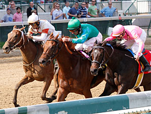 Just Louise Fights Back to Claim Debutante Just Louise Fights Back to Claim Debutante