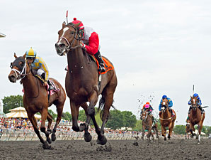 La Tia Leads All the Way in Arlington Oaks La Tia Leads All the Way in Arlington Oaks