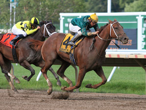 Luna Vega Runs Away With Molly Pitcher Luna Vega Runs Away With Molly Pitcher