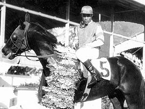Puerto Rican Jockey Legend Matos Dead at 91