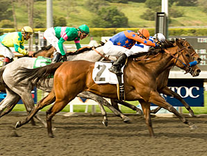Sadler Stays Hot With 'Momma' in Las Flores Sadler Stays Hot With 'Momma' in Las Flores