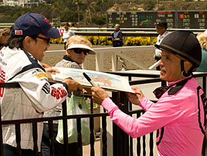 Valenzuela Welcomed Warmly in Calif. Return Valenzuela Welcomed Warmly in Calif. Return