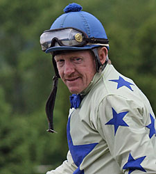 Ouzts Passes Longden on Leading Riders' List Ouzts Passes Longden on Leading Riders' List