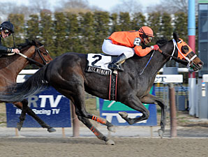 Rite Moment Gets Break in Distaff 'Cap Rite Moment Gets Break in Distaff 'Cap