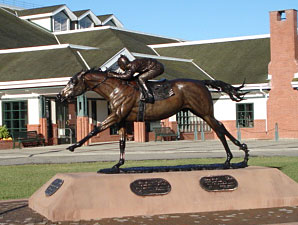 Seabiscuit, Woolf Statue Unveiled in Canada Seabiscuit, Woolf Statue Unveiled in Canada