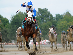 Strong Mandate Dominates in Muddy Hopeful Strong Mandate Dominates in Muddy Hopeful