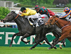 Style Vendome Stretches Out to Win Poulains Style Vendome Stretches Out to Win Poulains