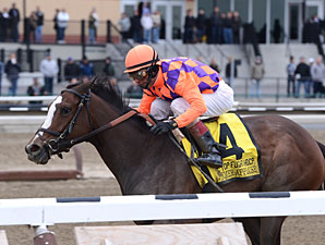Summer Applause Returns to Form in Top Flight Summer Applause Returns to Form in Top Flight