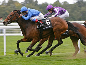 White Moonstone Shines in Fillies' Mile White Moonstone Shines in Fillies' Mile