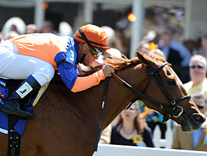 Favored Zagora Rallies to Take Gallorette Favored Zagora Rallies to Take Gallorette
