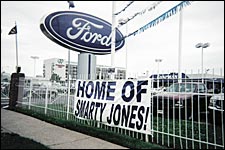 Smarty Replaces Mustang as 'The Big Hoss' at Chapman Ford Smarty Replaces Mustang as 'The Big Hoss' at Chapman Ford