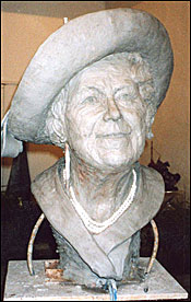 Queen to Unveil Statue of Queen Mother at Cheltenham Queen to Unveil Statue of Queen Mother at Cheltenham