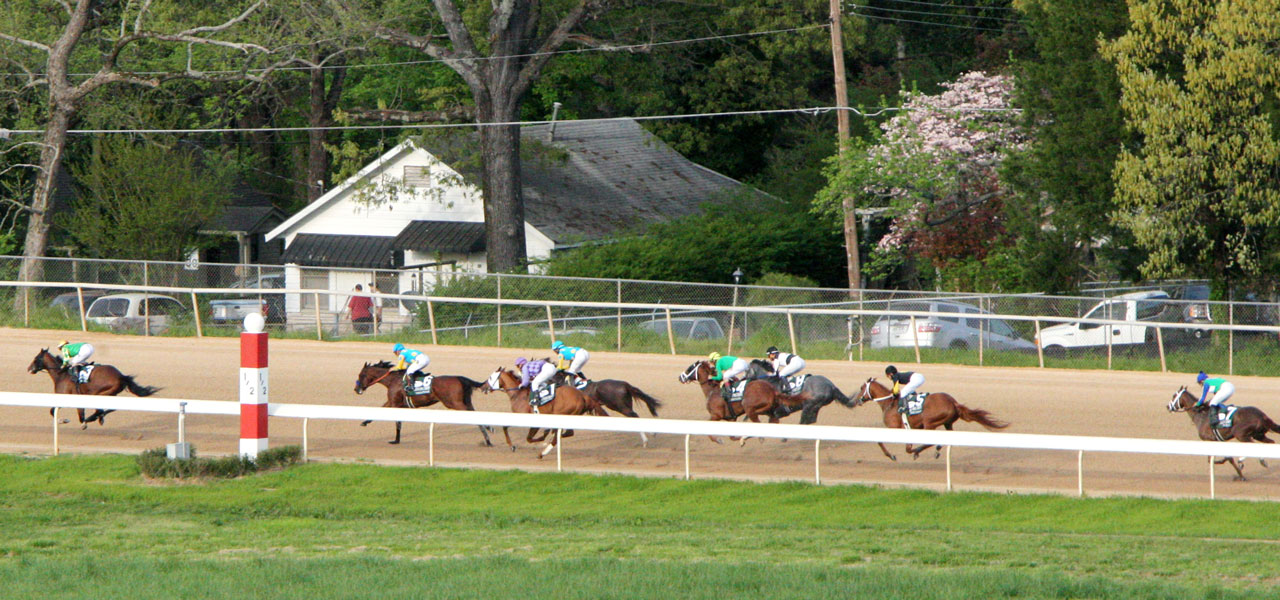 2015 Arkansas Derby Race Sequence - Features - BloodHorse.com